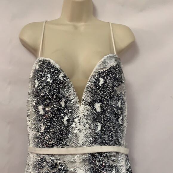 JOVANI BLACK & WHITE SNAKE PRINT HOLOGRAPHIC SEQUINS WEDDING MAXI DRESS SIZE 8 - Picture 2 of 14